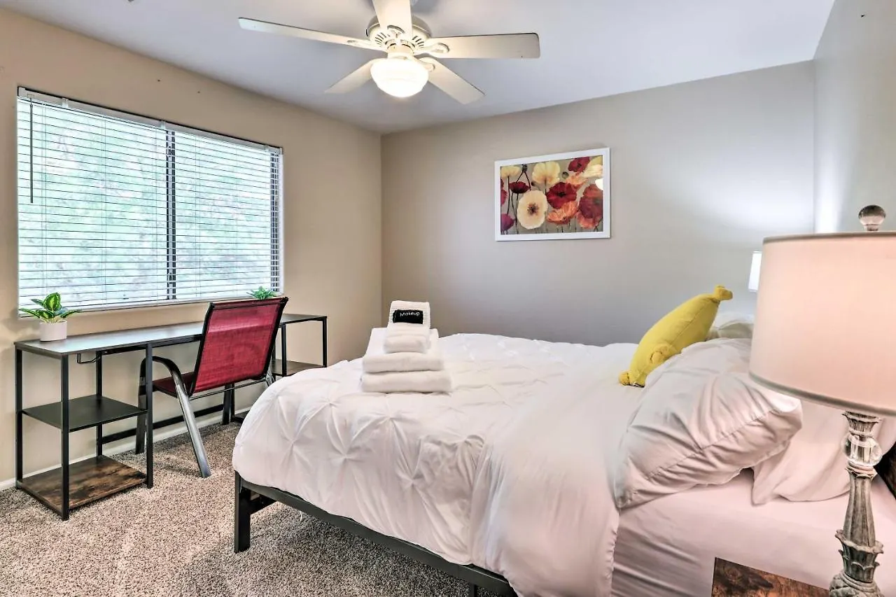 Avondale Abode Pool, Lake Views And On-Site Fishing Holiday home